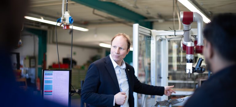 Im Wandel von Paradigmen. Wie lassen sich Low-Cost-Cobots für Präzisionsmesstechnologien ertüchtigen?